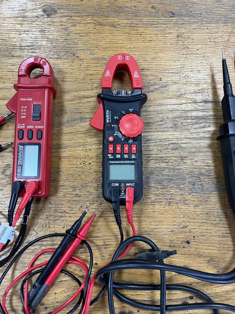 Цифрові  КЛЕЩИ AM 600 AC / DC WURTH