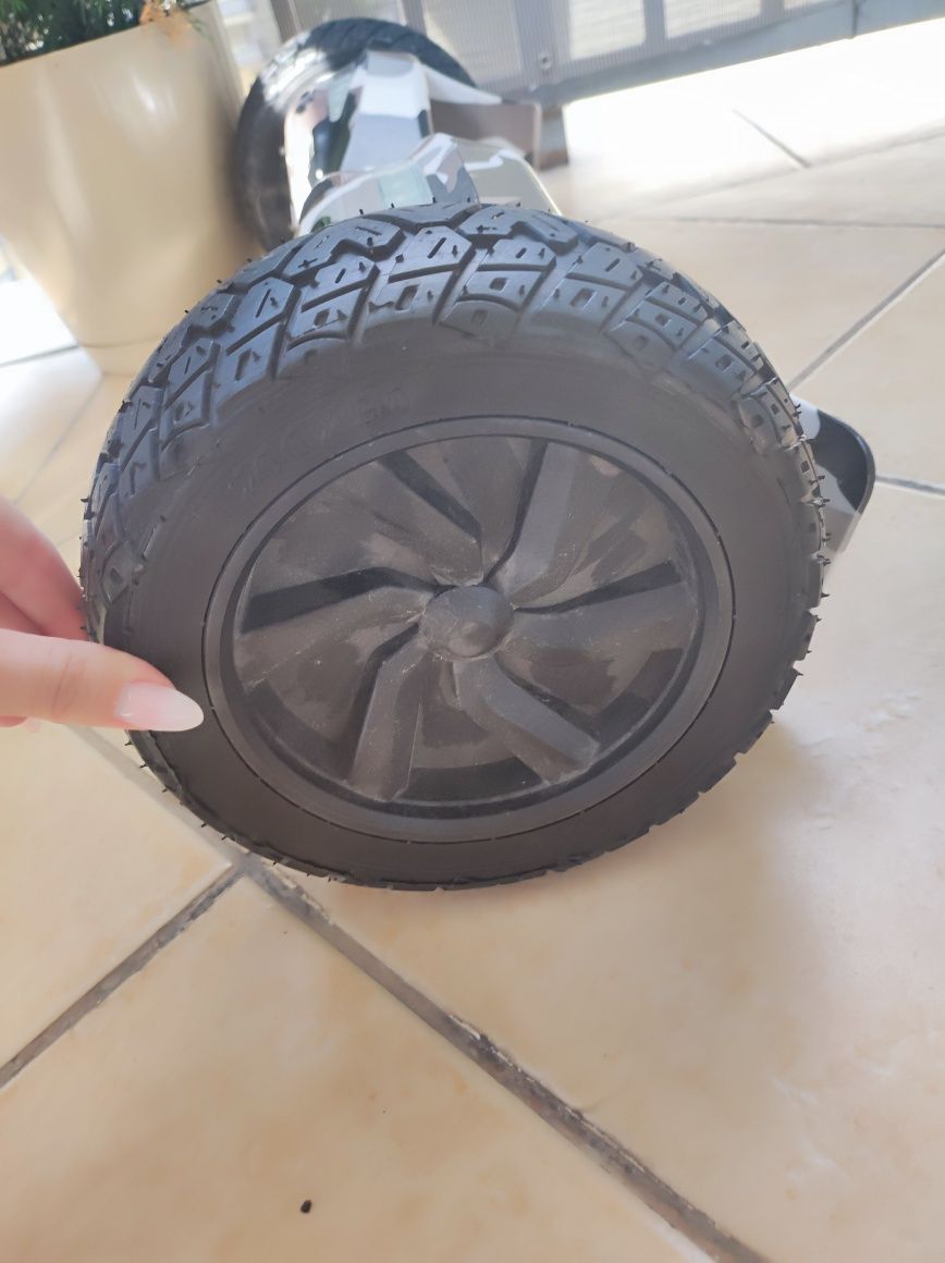 Hoverboard elektryczny 8,5" + LED