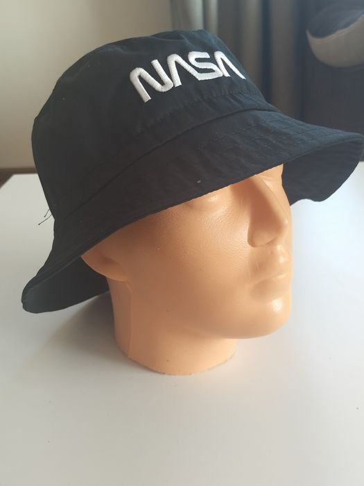 Buckety ,czapki z daszkiem na sprzedaż ,duża ilość