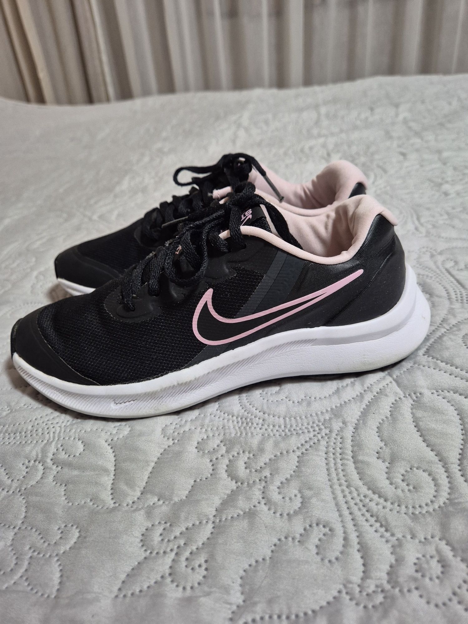 Продам кросівки NIKE.