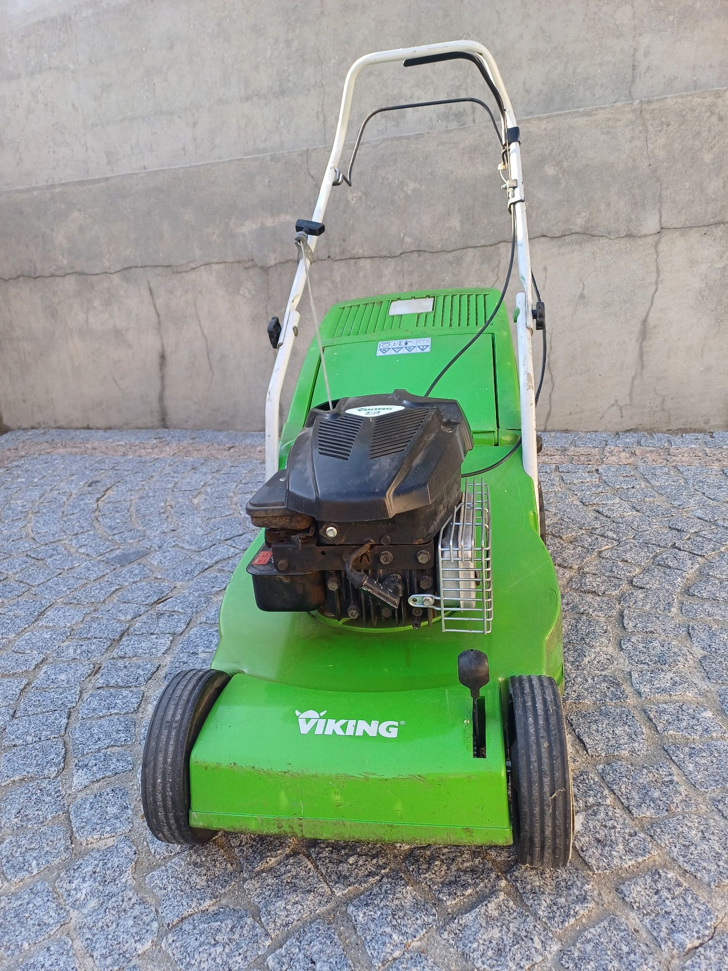 Máquina corta relva