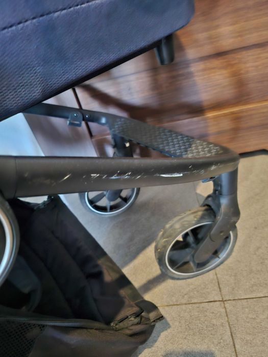 Wózek MUUVO Quick 4.0 2w1 + fotelik z bazą isofix - używany + dodatki