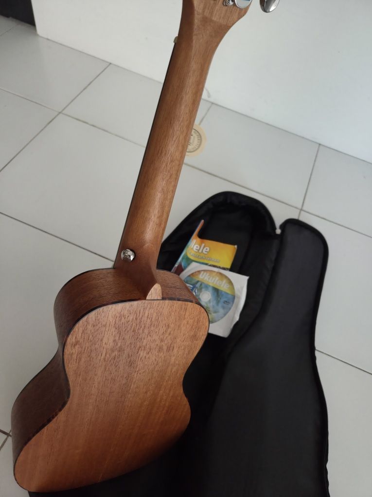 Ukulele com Saco