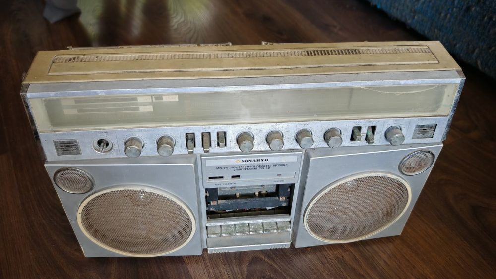 Магнитола Sonaryo  касетная  STR-9000S   под восстановление!