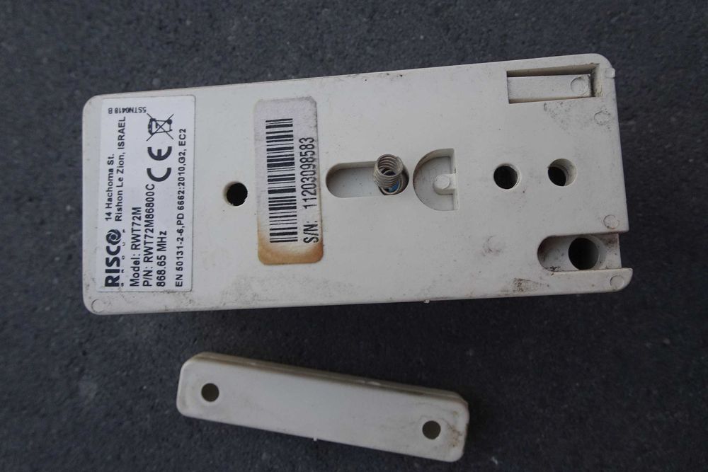 System alarmowy, 2 kam. zewn., 2 kam. kopuł., 3 czuj, 2 lampy, 1 konta