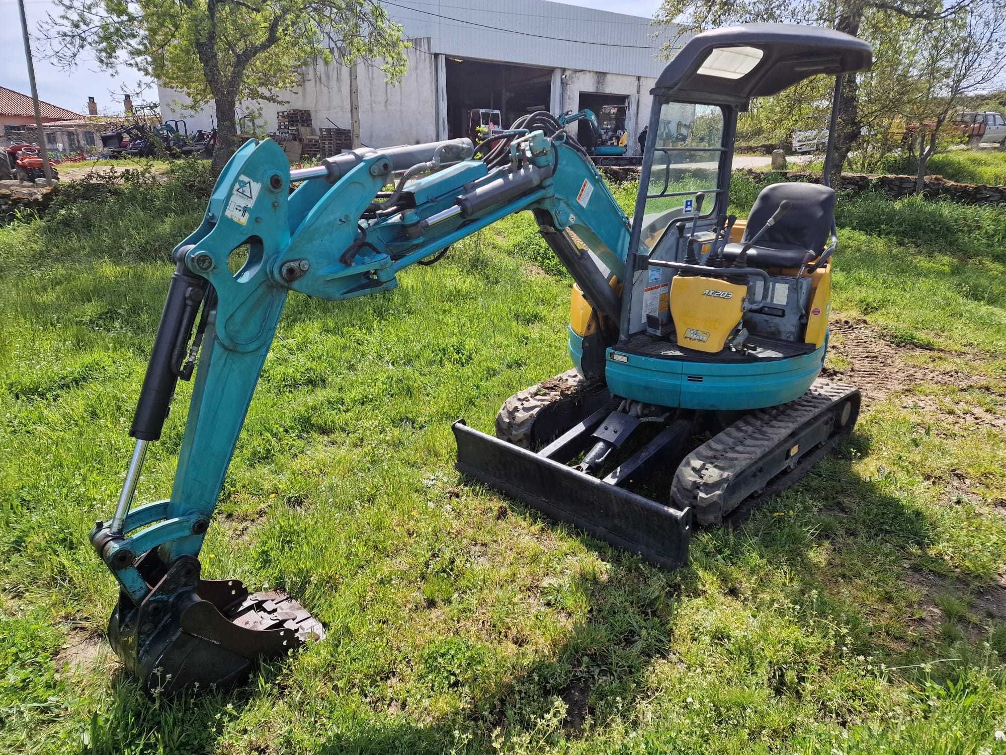 Giratória / Escavadora Kubota RX-203 - Braço articulado - 2 Toneladas