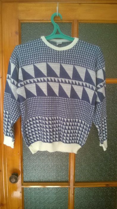 Легкий чоловічий светр