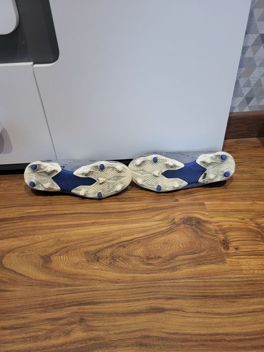 Buty piłkarskie korki