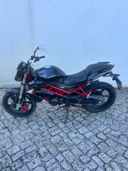 Benelli BN 125 bom estado!