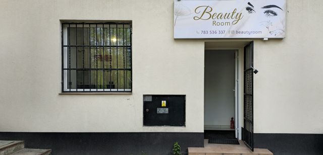 Do wynajęcia Stanowisko manicure  fryzjerskie Wyposażone