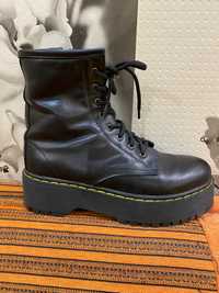 Зимние женские ботинки Dr.Martens