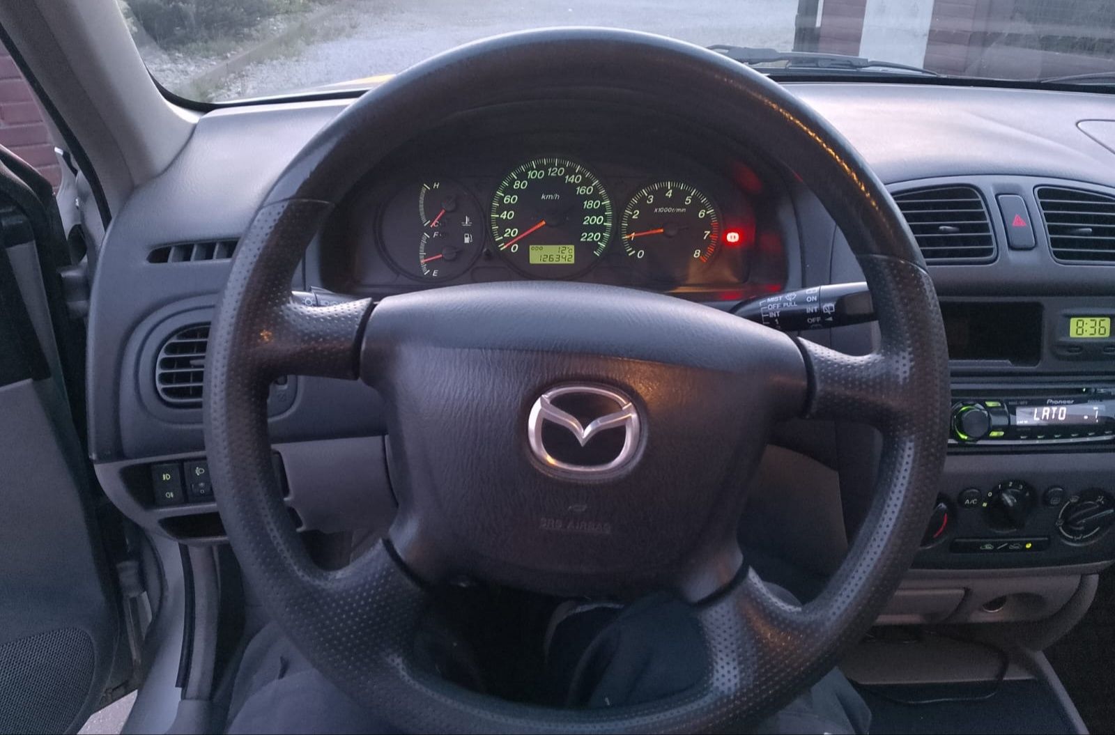 Mazda 323F stan bdb  klima  2kpl kół