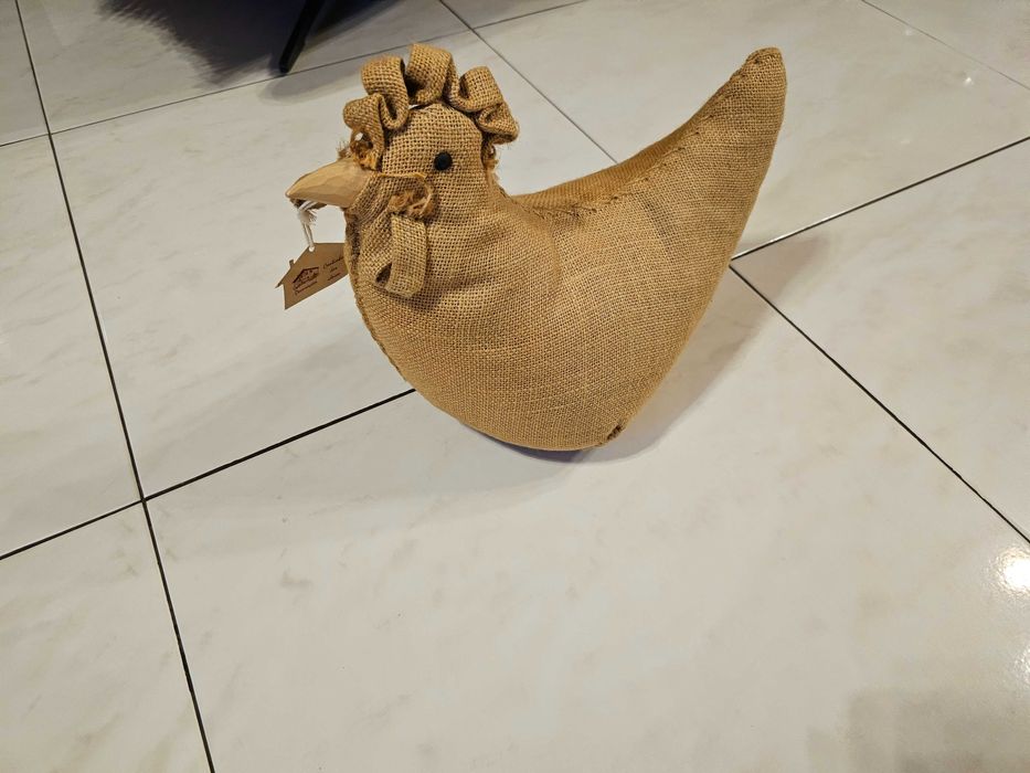 Galinha decorativa em juta