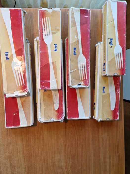 Sztućce  (nóż + widelec) 4 zestawy po 12 szt