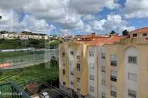 Apartamento T2 c/ Garagem e Arrecadação para Arrendamento em Mafra