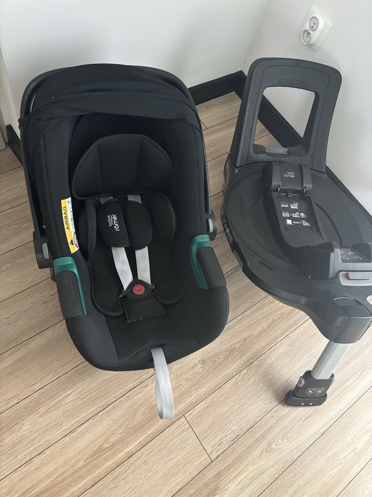 Fotelik samochodowy z basa obrotowa Marki Britax