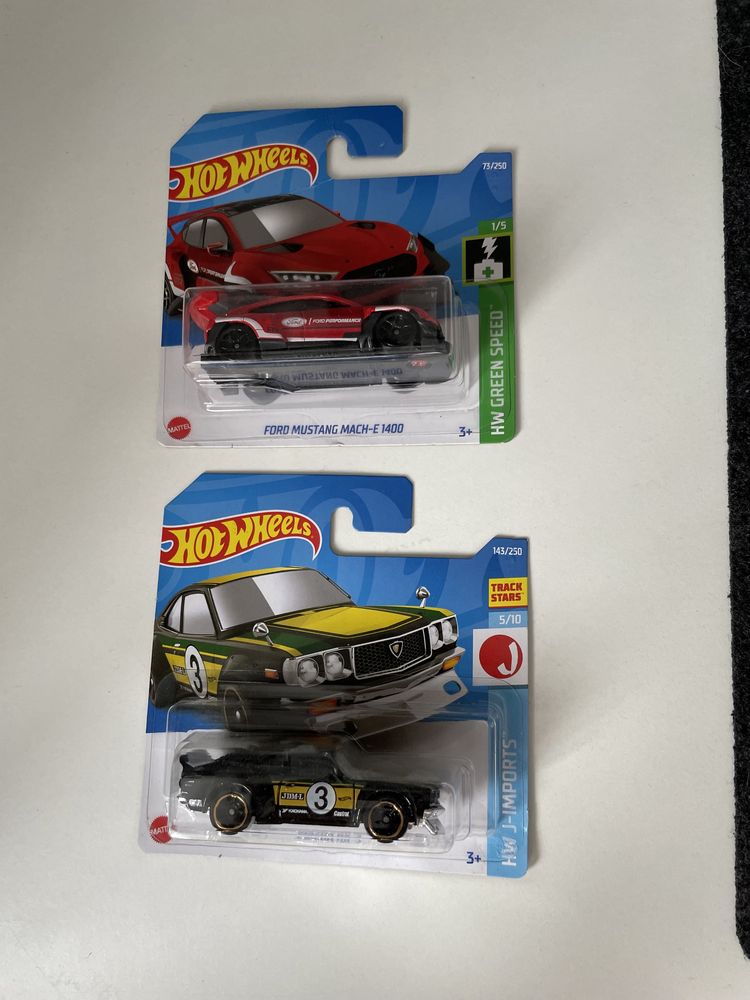 Hot Wheels - samochody Mustang i Mazda