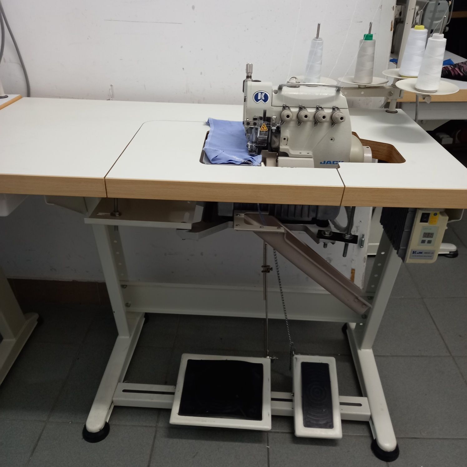 Overlock Jack 804D - 4 nitkowy, owerlok