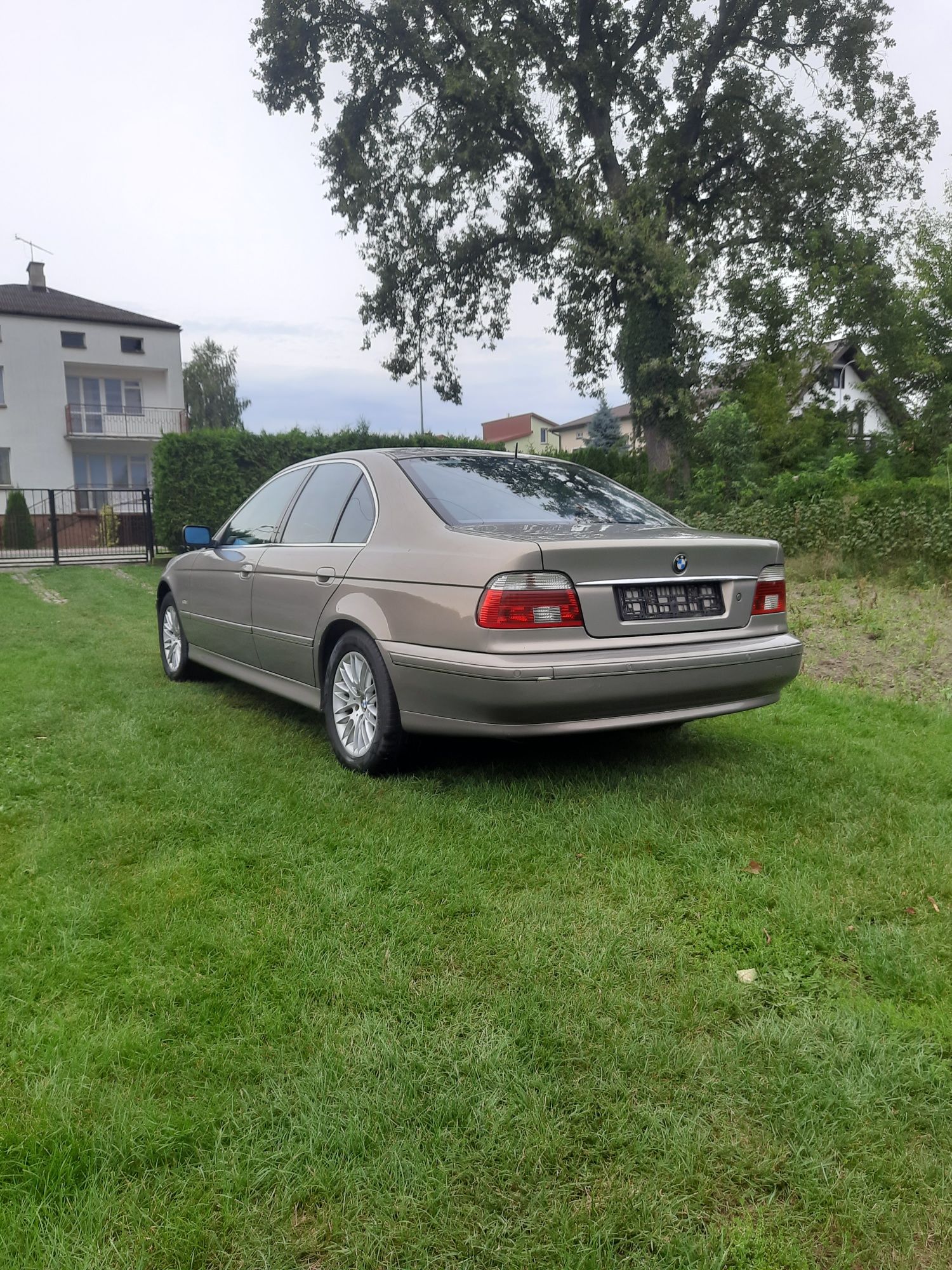 Sprzedam BMW E39 seria 5 z 2001r- 2.5 benzyna-192 KM.