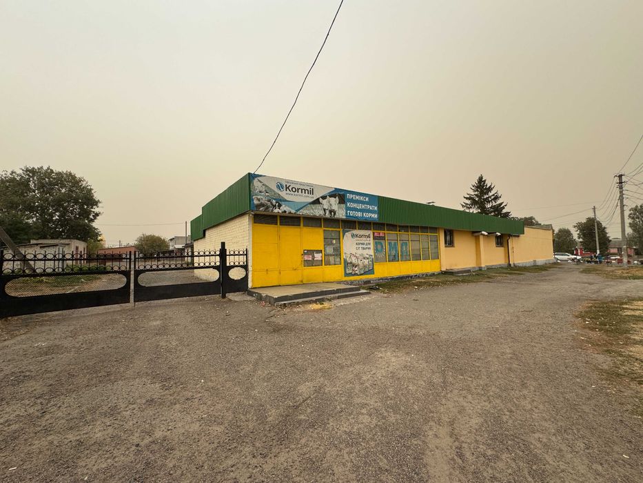 Фасадне приміщення в с. Червона Слобода