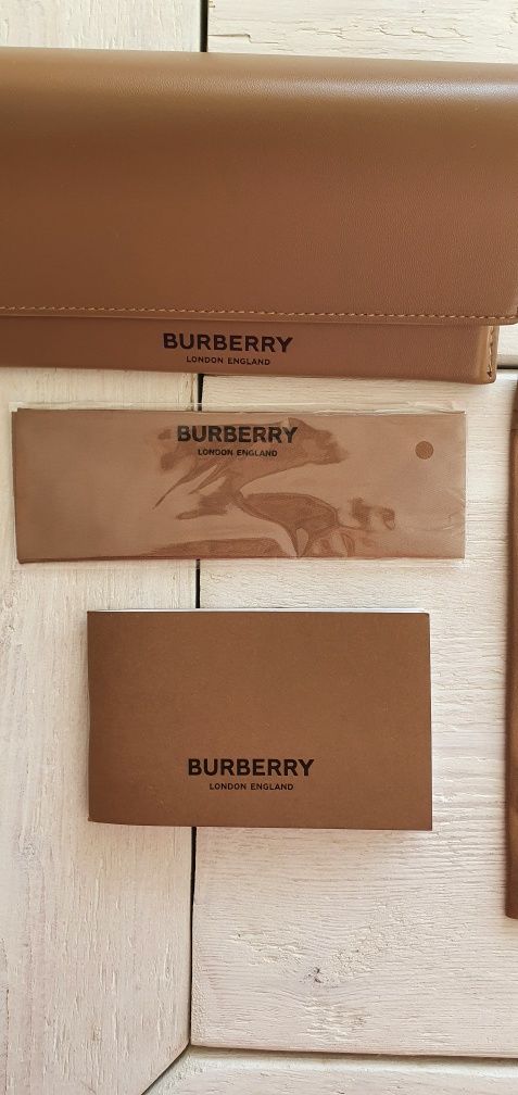 Etui na okulary pokrowiec burberry jak mała torebka case sunglasses