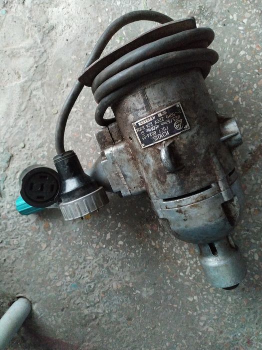 Мощная низкооборотистая дрель ИЭ-1015а СССР. Все родное. Как новая