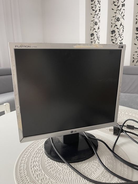 Monitor Flatron L1753s LG sprawny.