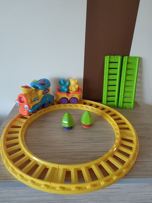 Grająca kolejka jak Fisher Price