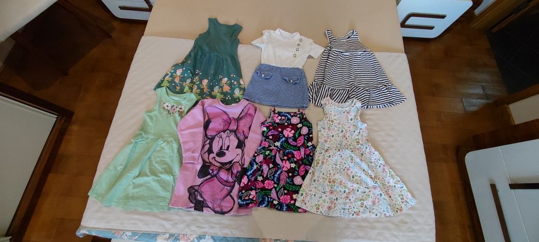 Lote de 7vestidos de menina para 3-4anos