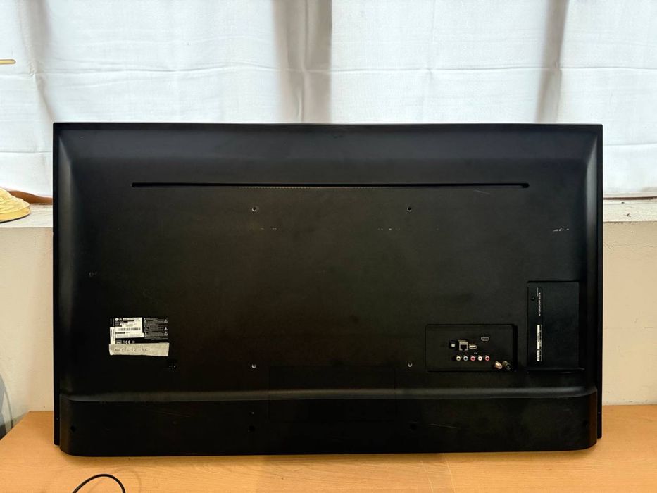 Телевізор LG / 49 дюймів / 4K UHD / Smart TV / Wi-Fi