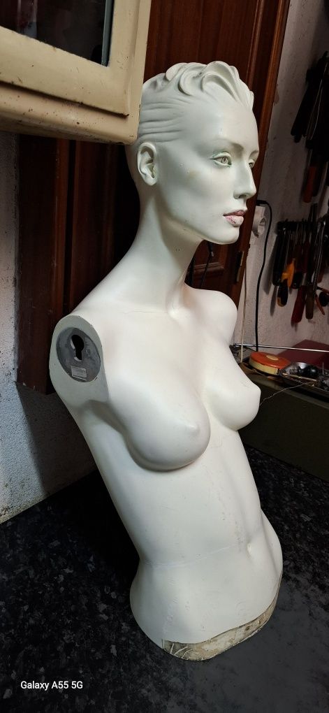 manequim antigo meio corpo