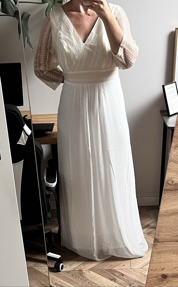 Przepiękna minimalistyczna suknia ślubna boho z rękawkiem