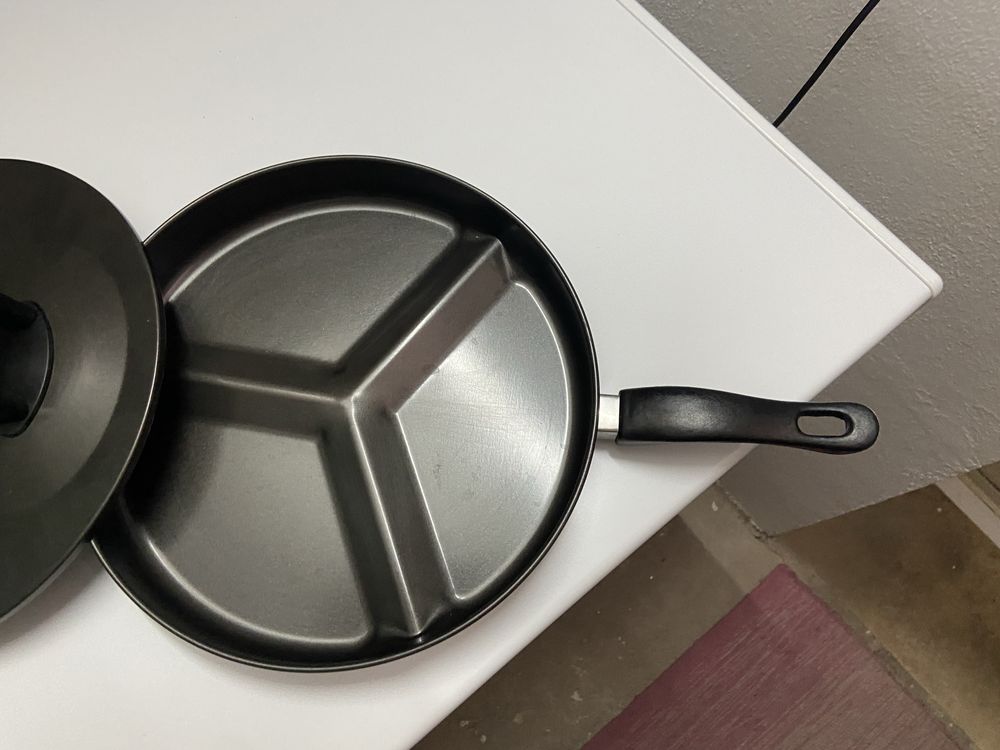Frigideira com tres seccoes nova