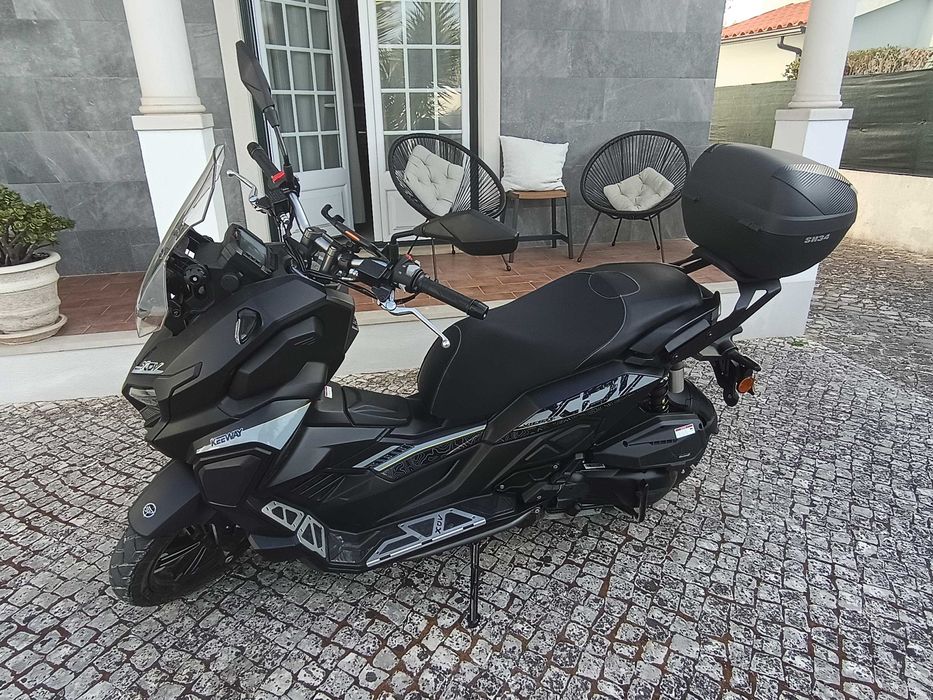 Maxi Scooter Keeway 300 XDV (Nova) com Top Case SHAD