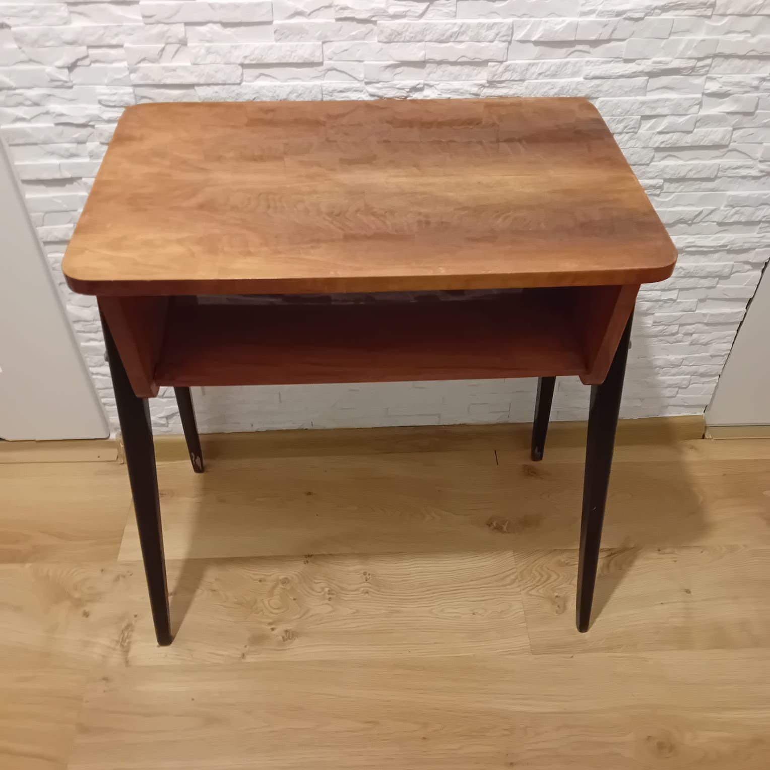 Stolik PRL pod radio, telewizor