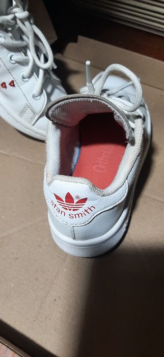 Продам кросівки 28.