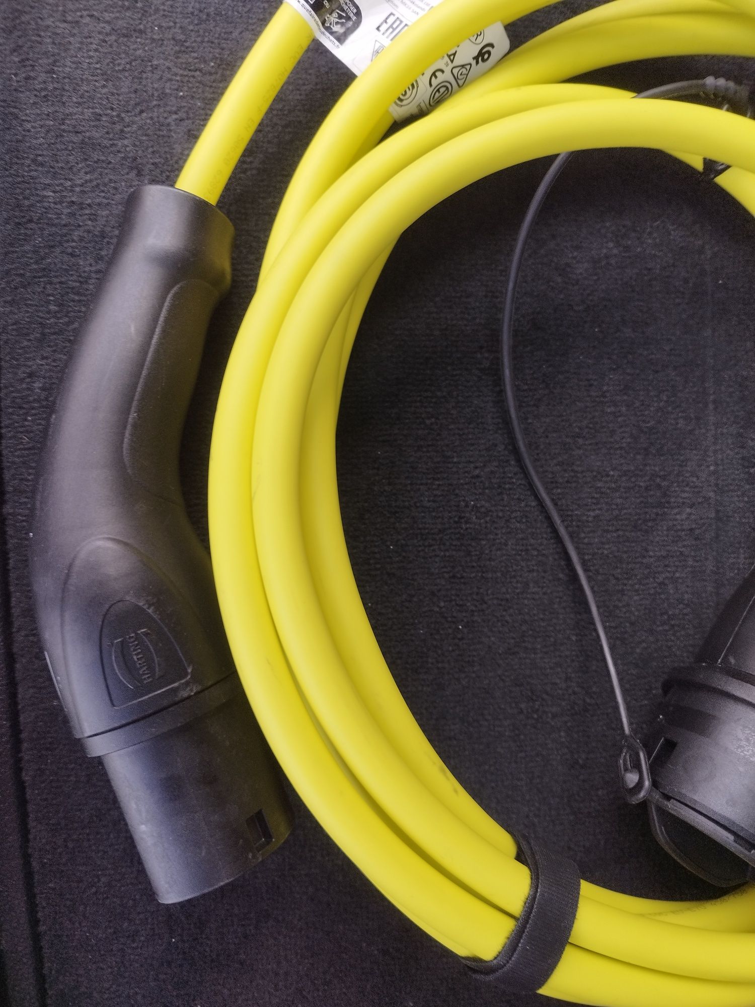 Kabel żółty, oryginalny, kupiony w salonie VW, OEM, Model 3 Typ 2 20A