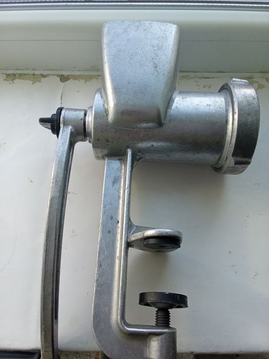 Продаю м'ясорубку