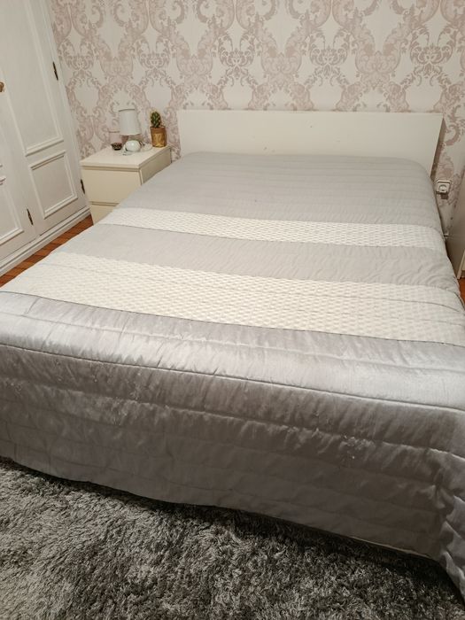 Colchão como novo,, oferta cama e estrado.