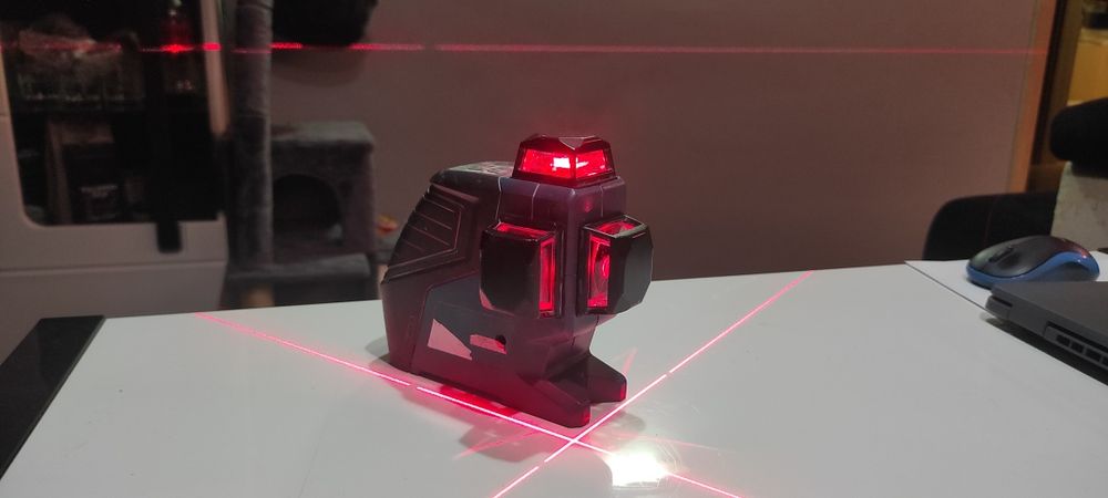 Laser liniowy Bosch GLL 3-80 P po kalibracji, krzyżowy