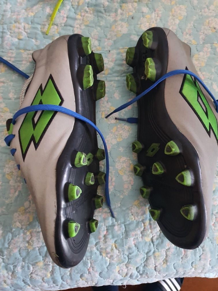Vendo botas de Futebol