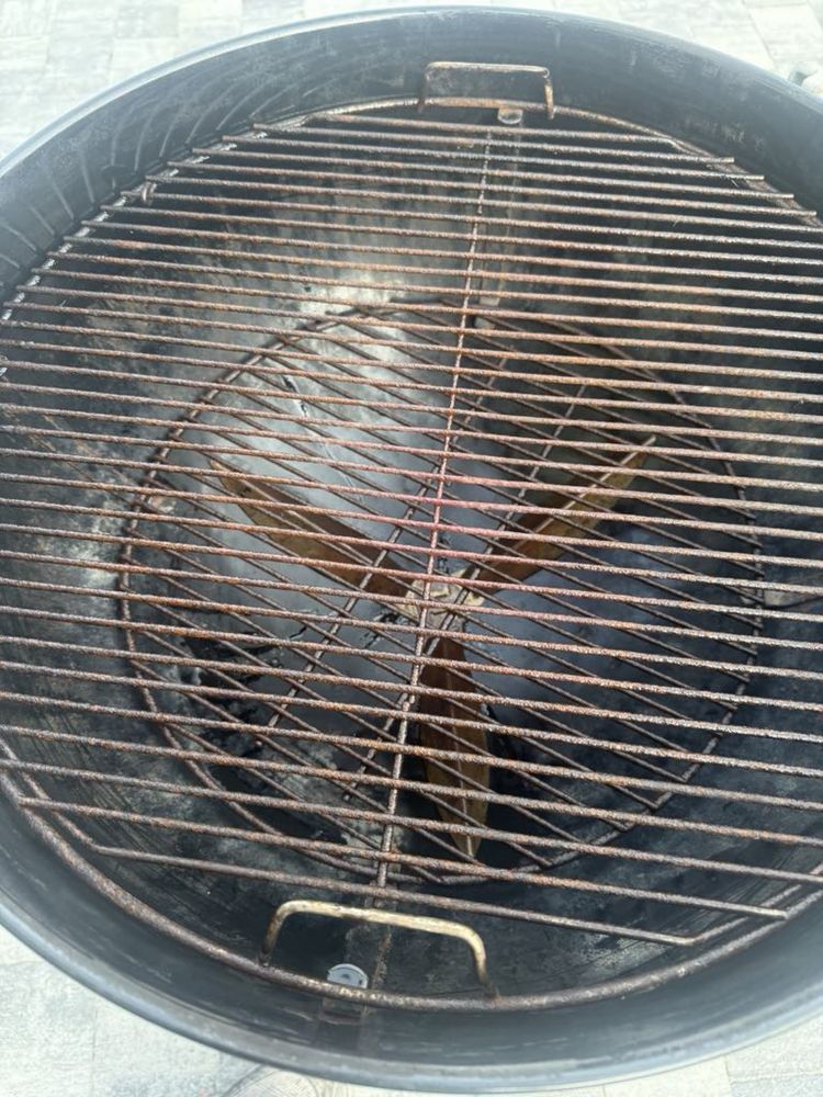 Grill węglowy Weber 57cm użyty kilka razy, jak nowy