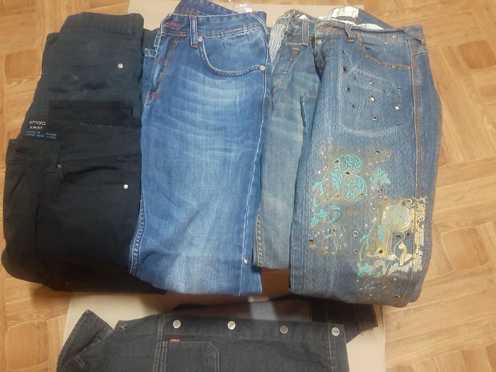 Продам брюки адидас можно с мастеркой р.46.и джинсы в отличном состоян