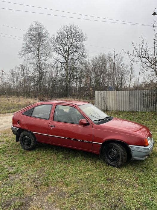 Продаю Опель Кадет 1.6