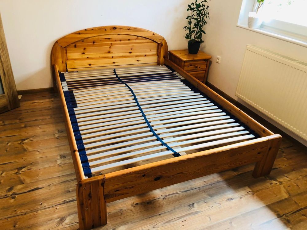 Łóżko sypialniane sosnowe z materacem