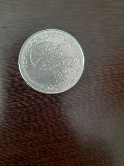 Moedas antigas em perfeito estado, cada moeda 55,00