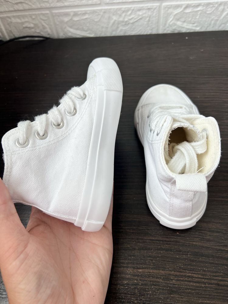 Кеди у стилі Converse