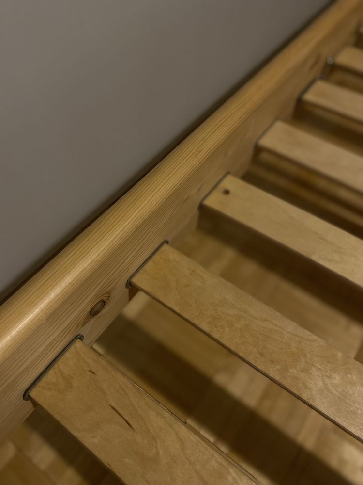 Łóżko drewniane sosnowe jedynka i szafka nocna