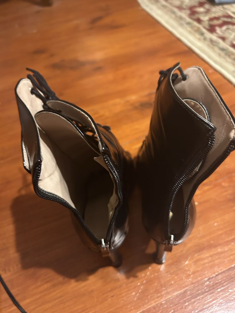 Продаю хілс від Bevel heels