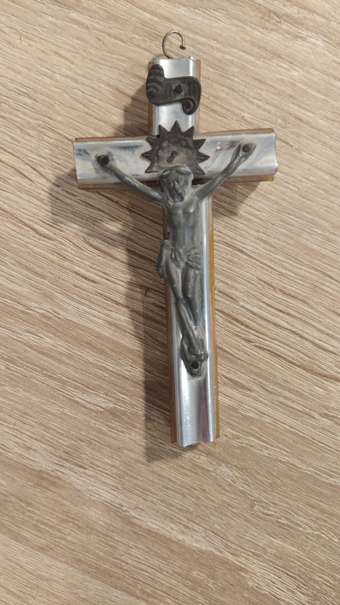 Stary krzyżyk z Jezusem